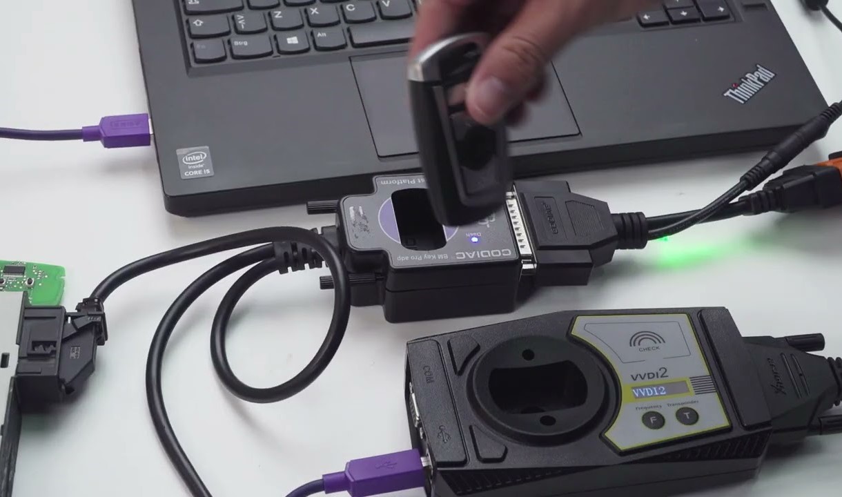 Xhorse VVDI2 programmer in process of programming a new key.